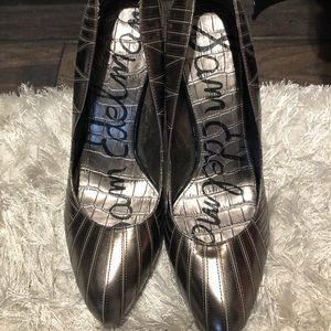 Same Edelman metallic heels